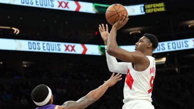 Mar 7, 2024; Phoenix, Arizona, USA; Toronto Raptors guard RJ Barrett (9) shoots over Phoenix Suns guard Bradley Beal (3) during the first half at Footprint Center.